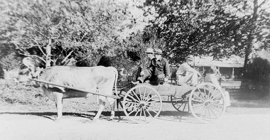 The Silverhill Fair Parade during the late 1930s. - Click to Enlarge.