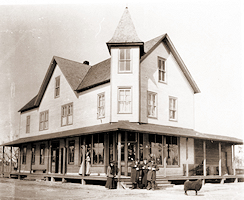 The Olander Hotel - Click to Enlarge. Photo of The Olander Hotel
